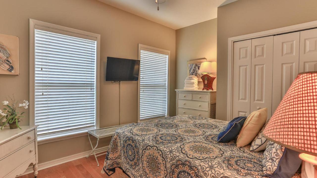 Biglows Bungalow - About A Quarter Mile To Private Neighborhood Beach Access, Pet Friendly, Community Pool Destin Luaran gambar